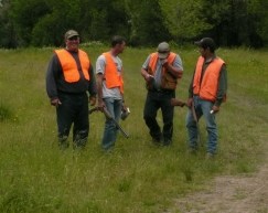 Field Trial gunners discuss the dogs